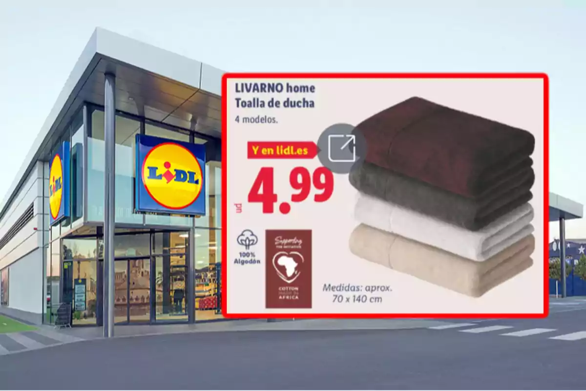 Fachada de una tienda Lidl con un anuncio de toallas de ducha Livarno home en varios colores a 4.99 euros cada una, hechas de algodón y con medidas de 70 por 140 centímetros