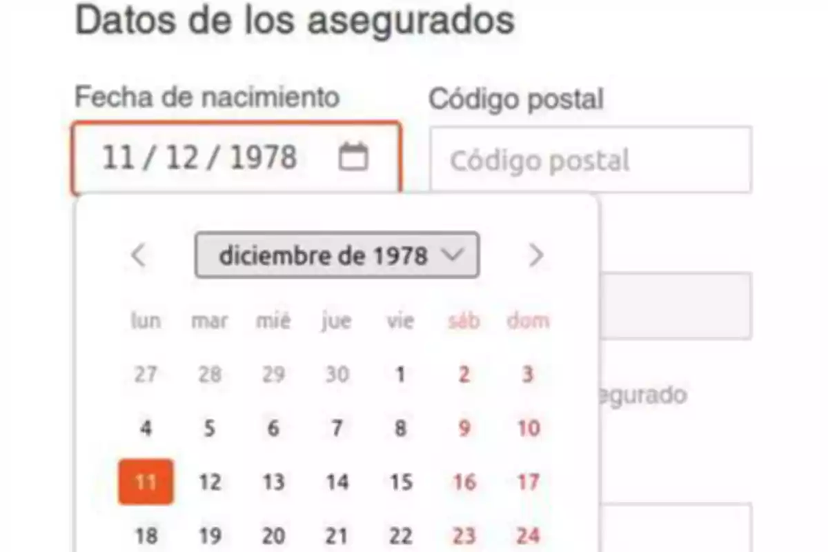 Formulario en línea para ingresar datos de asegurados con un campo de fecha de nacimiento seleccionado el 11 de diciembre de 1978 y un calendario desplegable mostrando ese mes y año