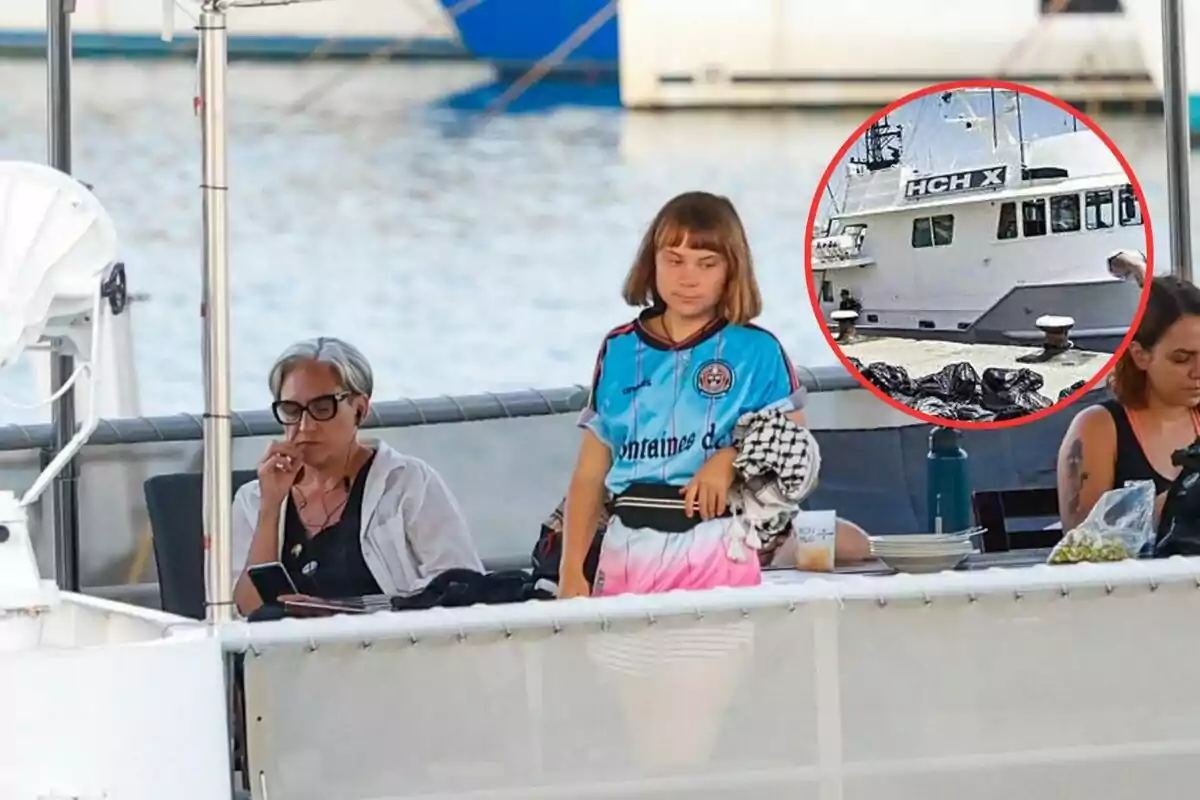 Tres personas están sentadas y de pie en la cubierta de un barco, con el mar de fondo y un círculo rojo que resalta otro barco blanco llamado HCH X.