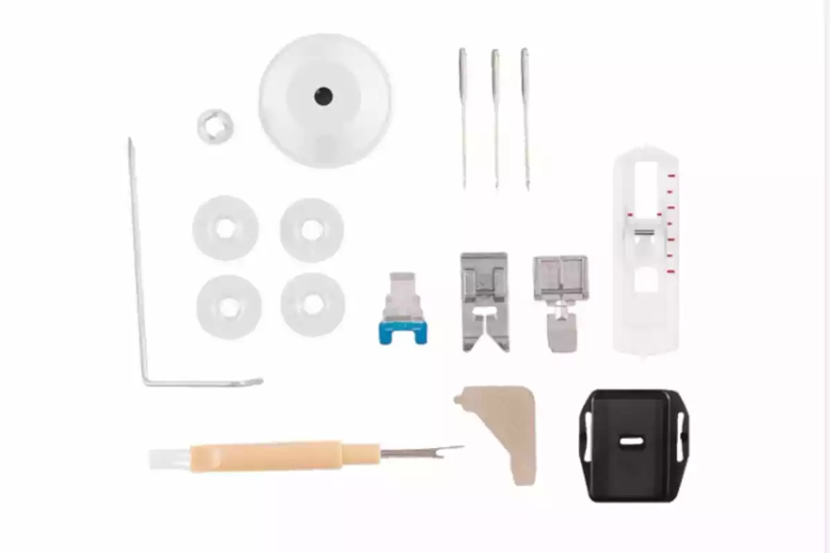 Kit de accesorios para máquina de coser que incluye agujas, prensatelas, bobinas, descosedor, guía de acolchado y otros repuestos Kit de accesorios para máquina de coser que incluye agujas, prensatelas, bobinas, descosedor, guía de acolchado y otros repuestos