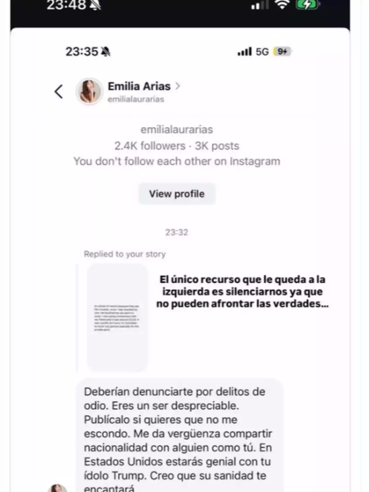 Captura de pantalla de una conversación de mensajes directos en Instagram donde una persona responde a una historia con un mensaje crítico y ofensivo