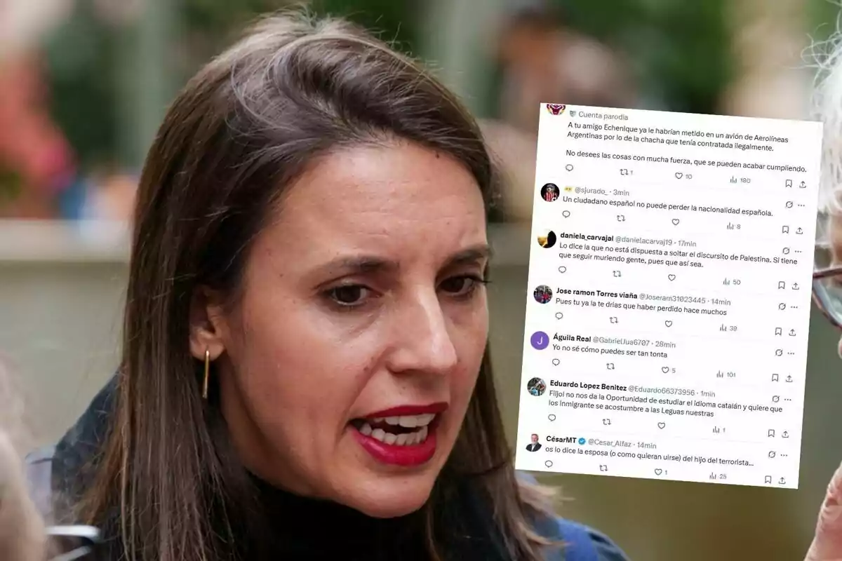 Mujer de cabello castaño y labios rojos en primer plano con una expresión seria mientras al fondo se muestra un collage de comentarios de redes sociales