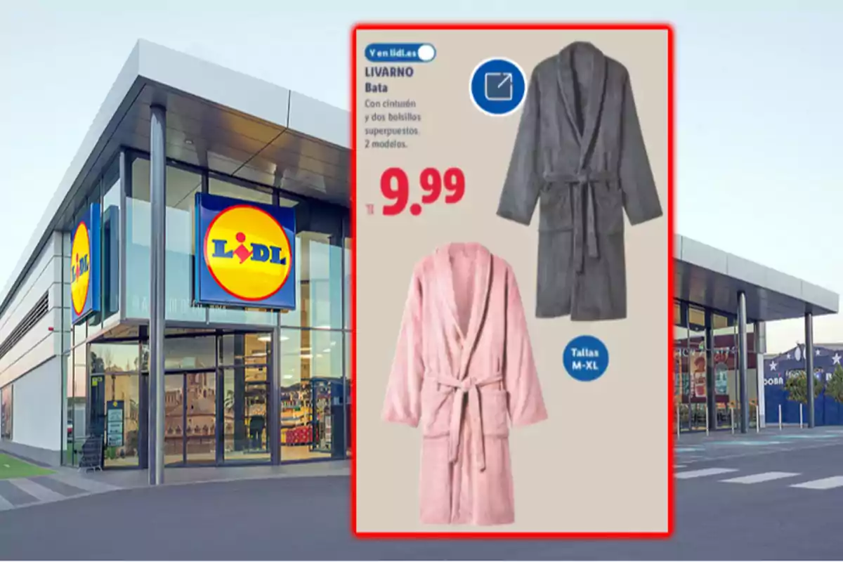 Fachada de una tienda Lidl con un anuncio de batas en colores gris y rosa a un precio de 9,99 euros