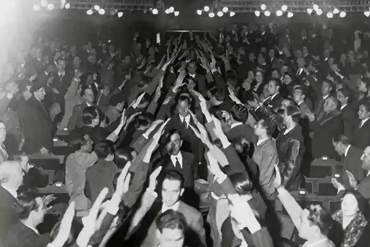 Acto fundacional de Falange Española en el Teatro de La Comedia