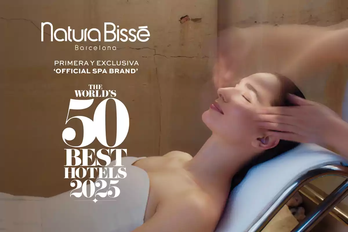 Mujer recibiendo un masaje facial en un spa de lujo con el texto Natura Bissé Barcelona y el reconocimiento como marca oficial de spa de The World’s 50 Best Hotels 2025