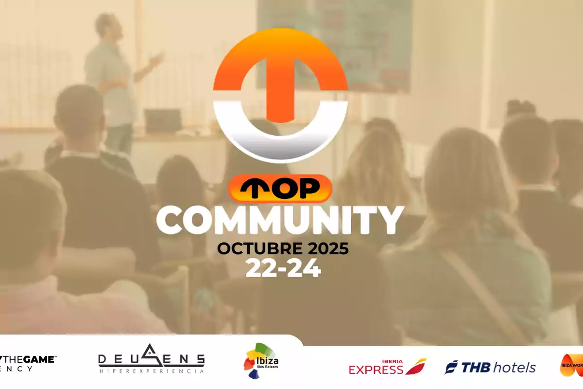Personas sentadas en una conferencia mientras un hombre de pie da una presentación, en el centro se lee TOP Community Octubre 2025 22-24 y en la parte inferior aparecen varios logotipos de empresas patrocinadoras.