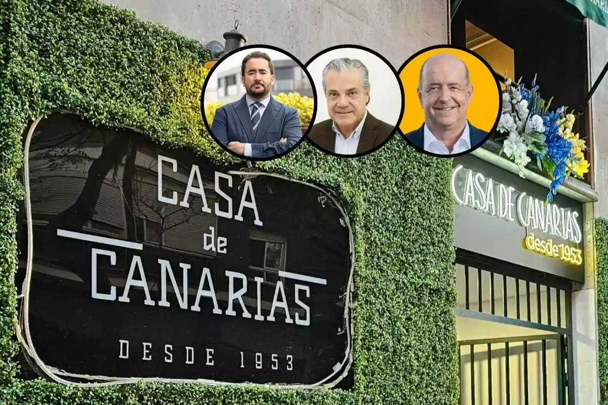 Fachada de la Casa de Canarias decorada con plantas artificiales y flores, junto a tres retratos de hombres en la parte superior de la imagen.