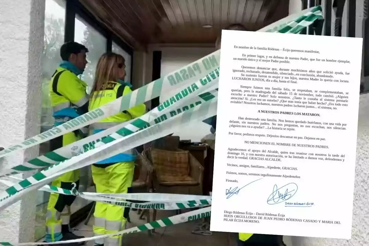 Dos personas con uniforme de emergencias están en la entrada de una casa acordonada por la Guardia Civil, mientras en primer plano aparece una carta escrita por familiares de las víctimas.