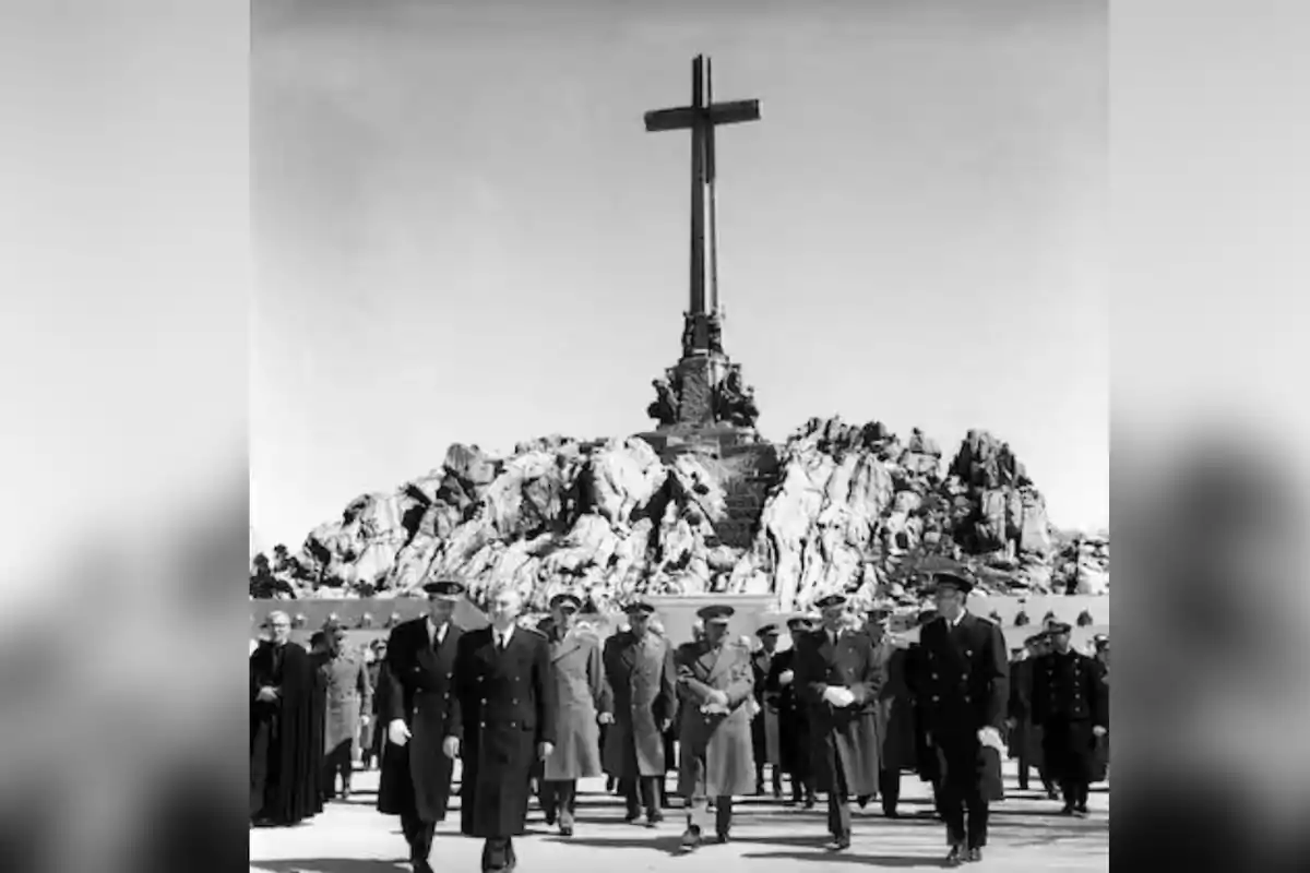 Inauguración del Valle de los caidos con representación internacional a las más altas instancias