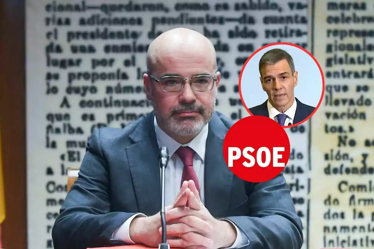 Hombre calvo con gafas y barba sentado frente a un micrófono con fondo de texto borroso, un círculo rojo con las letras PSOE y la imagen de otro hombre en traje en la esquina superior derecha