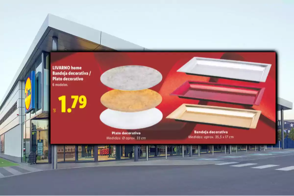 Publicidad de una tienda Lidl mostrando bandejas y platos decorativos de la marca LIVARNO home en diferentes colores y formas con un precio de 1.79 euros frente a la fachada del supermercado.