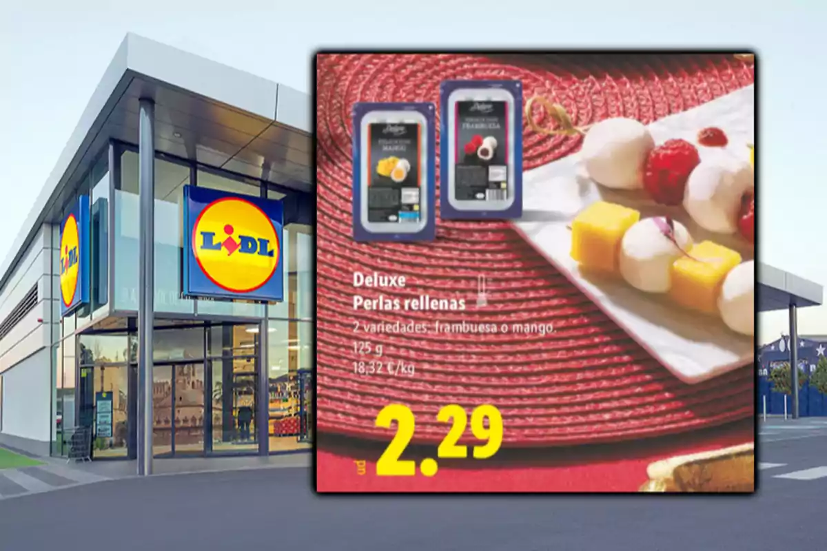 Fachada de una tienda Lidl con un cartel promocional de perlas rellenas de frambuesa o mango de la marca Deluxe a un precio de 2.29 euros Fachada de una tienda Lidl con un cartel promocional de perlas rellenas de frambuesa o mango de la marca Deluxe a un precio de 2.29 euros