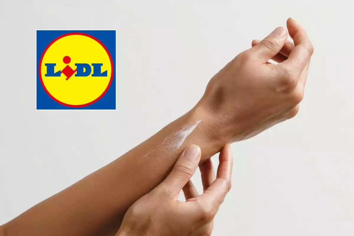 Mano aplicando crema en el antebrazo con el logo de Lidl en la esquina superior izquierda.