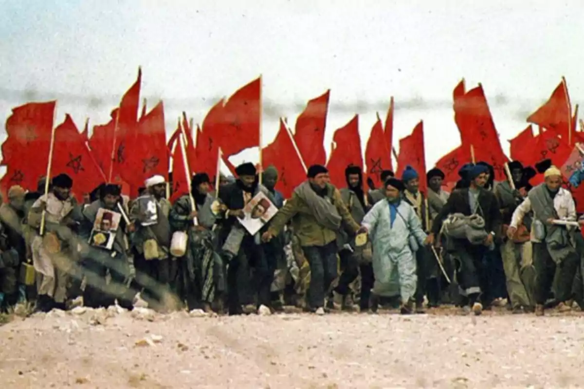los marroquies invadienco el sáhara en el inicio de la marcha verde