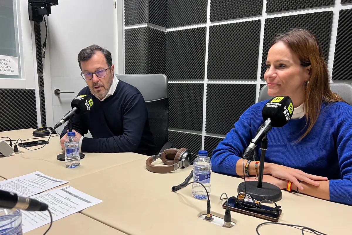 José Antonio Fúster, portavoz nacional de VOX y presidente de VOX Madrid e Isabel Pérez Moñino-Aranda, portavoz de VOX en la Asamblea de Madrid