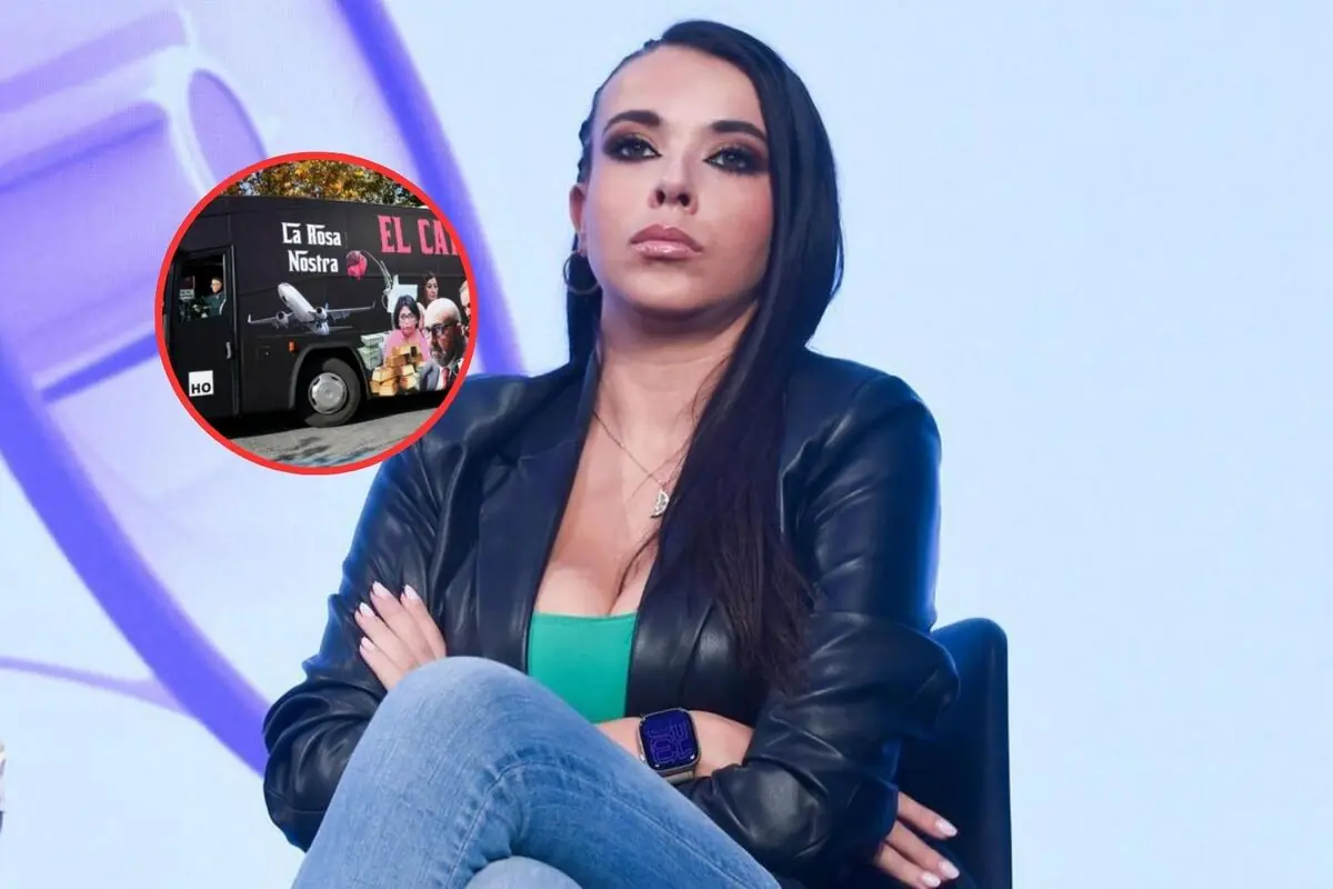 Mujer de cabello largo y oscuro con chaqueta de cuero negra y blusa verde sentada con los brazos cruzados, al fondo un círculo muestra un autobús negro con imágenes y texto en los costados