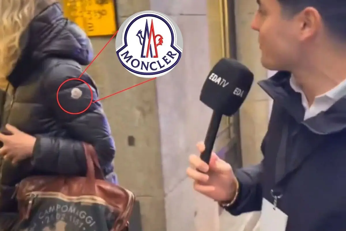 Reportero de EDA TV entrevistando en la calle a una mujer con chaqueta acolchada negra cuyo logo de la marca Moncler aparece ampliado en un círculo rojo