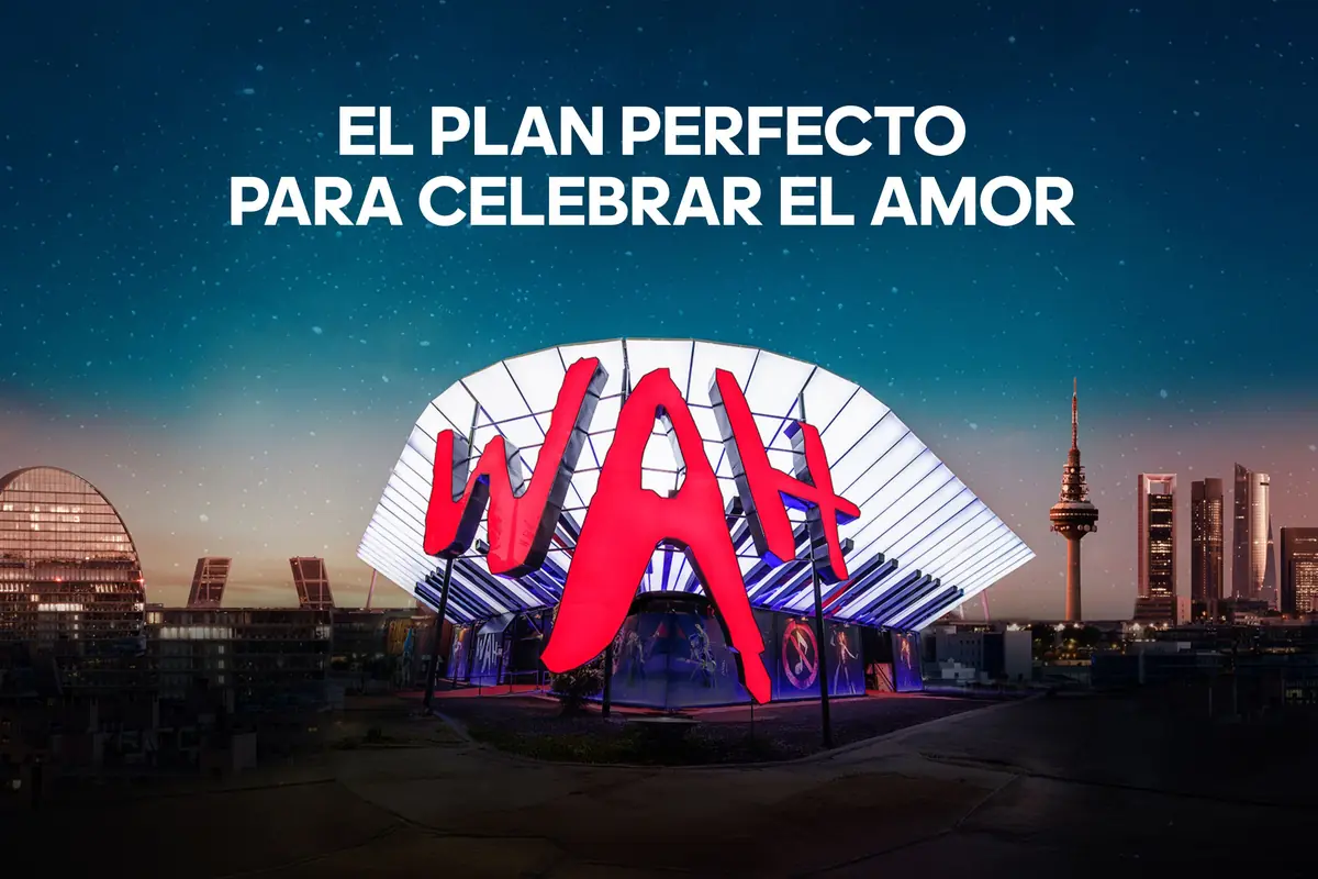 Fachada iluminada del recinto WAH en Madrid al atardecer con el texto promocional El plan perfecto para celebrar el amor