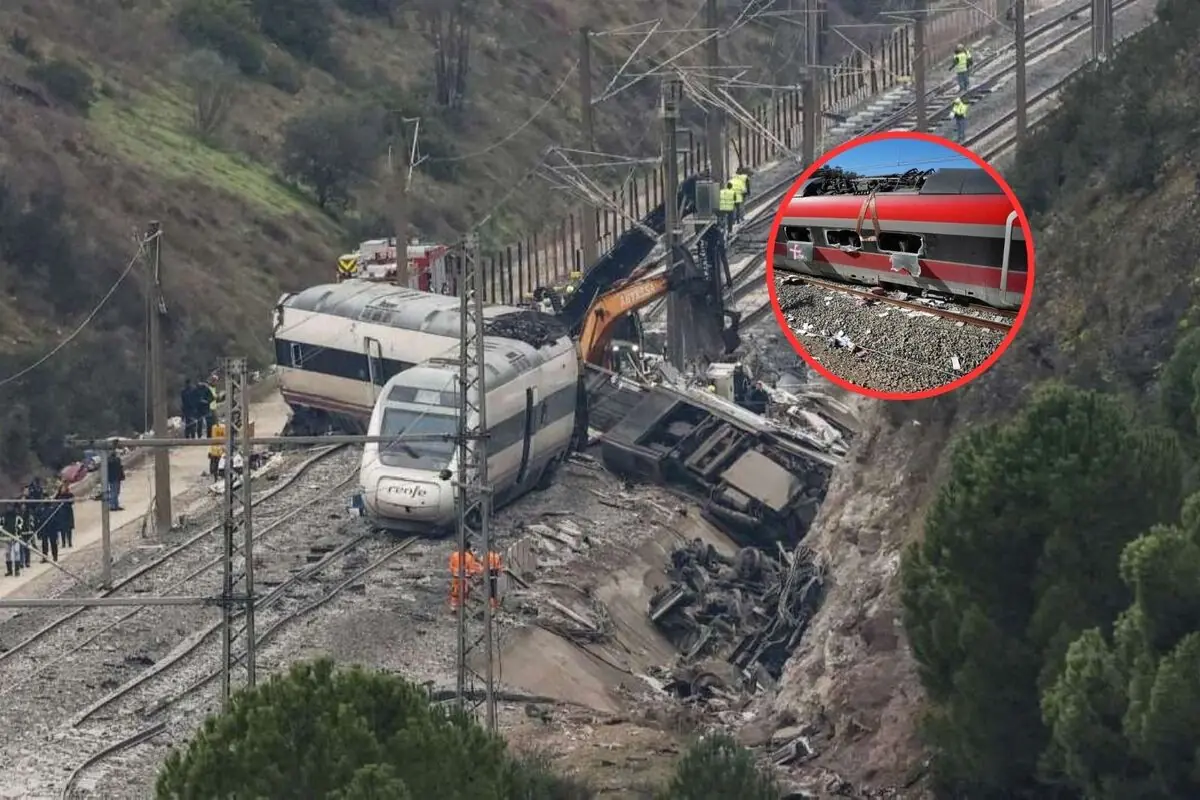 Vista aérea de un grave descarrilamiento de tren con vagones volcados y equipos de emergencia trabajando en la vía férrea