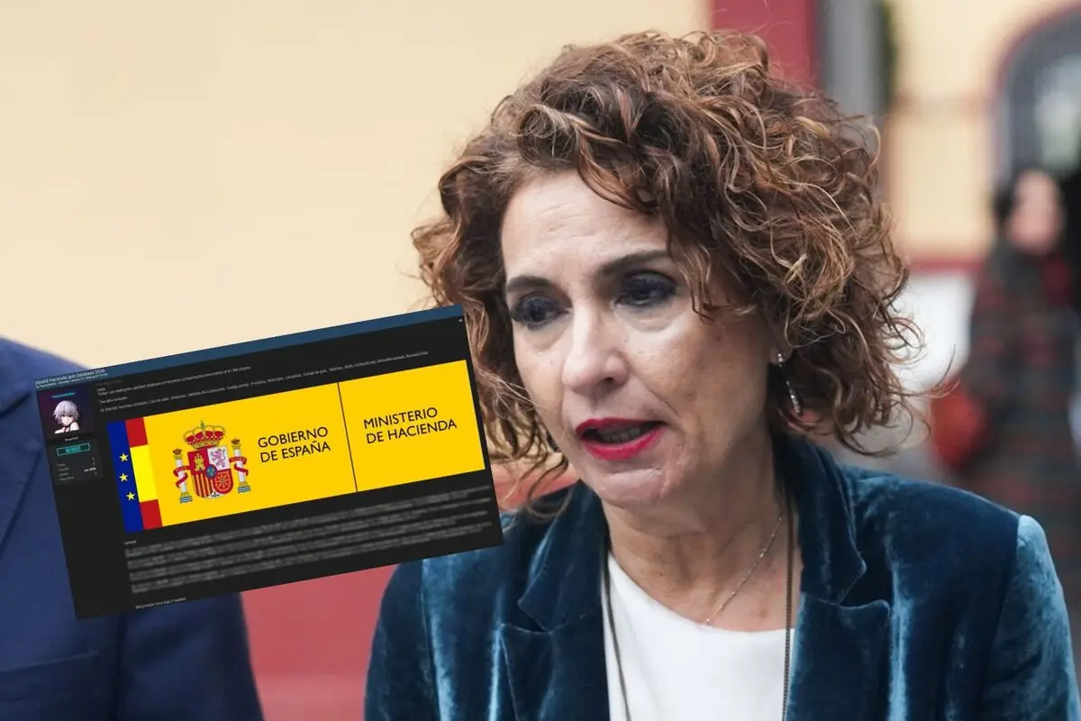 Mujer de mediana edad con chaqueta azul hablando al aire libre mientras aparece sobreimpresa una captura de pantalla con el logotipo del Gobierno de España y del Ministerio de Hacienda
