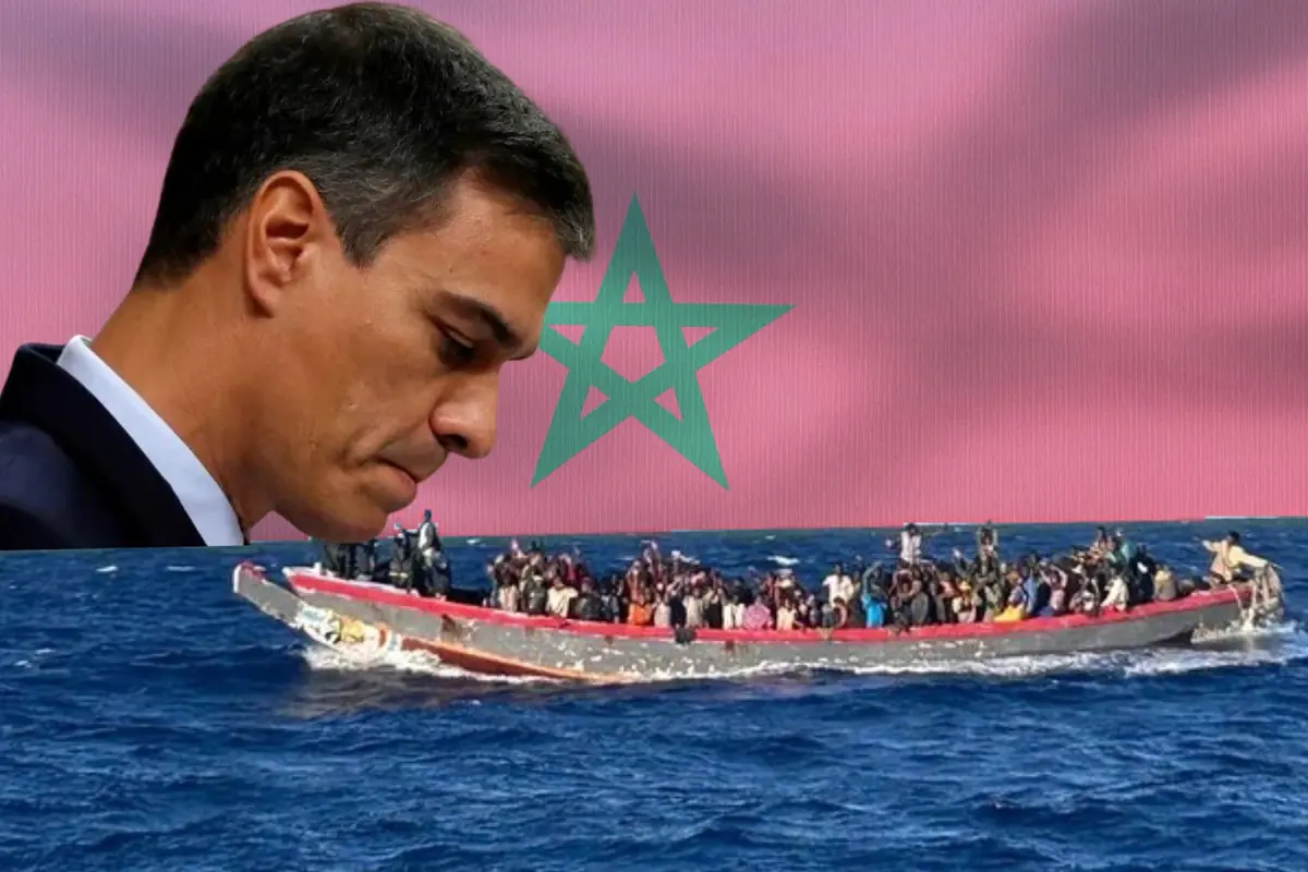 Montaje de un hombre con gesto serio sobre el mar y una patera llena de personas con la bandera de Marruecos de fondo