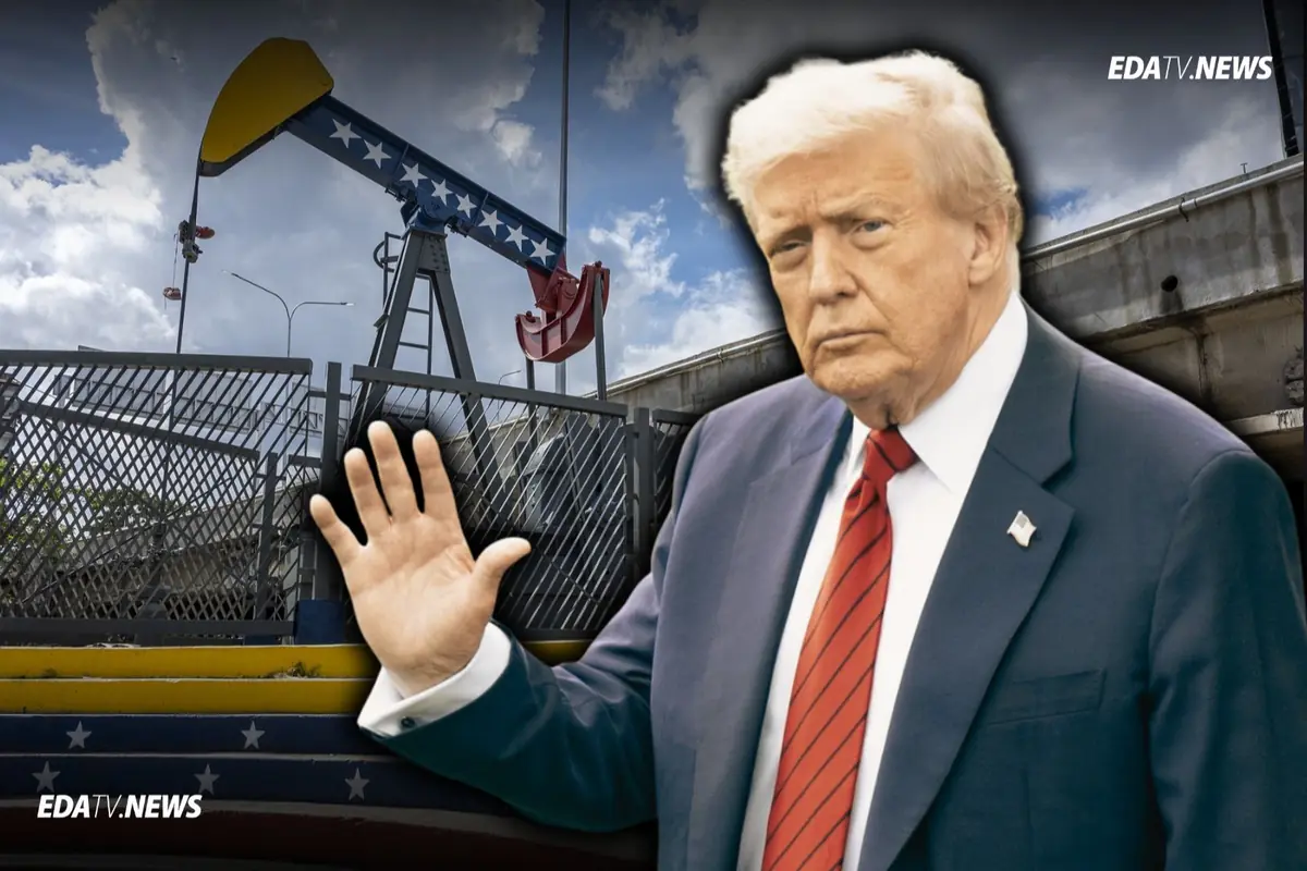 Hombre de traje con corbata roja levantando la mano frente a una bomba de extracción de petróleo decorada con estrellas y colores de bandera bajo un cielo nublado