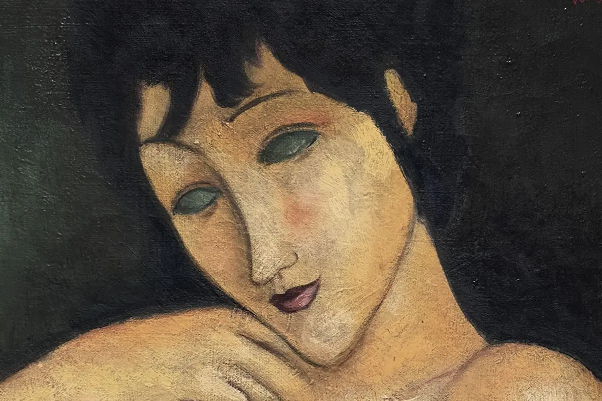 Retrato pictórico de una mujer de piel clara y cabello oscuro con ojos almendrados sin pupilas y expresión melancólica sobre fondo negro