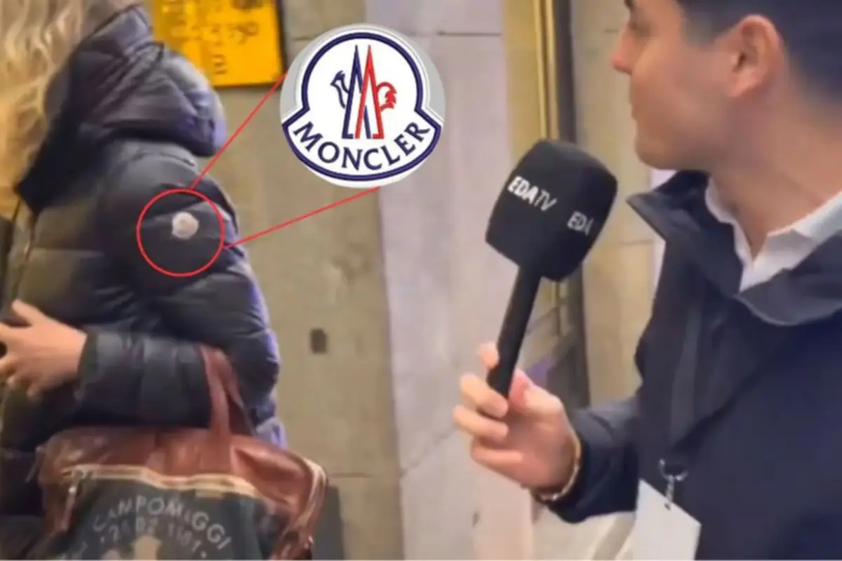 Reportero de EDA TV entrevistando en la calle a una mujer con abrigo acolchado oscuro cuyo logo de la marca Moncler aparece ampliado en un círculo rojo