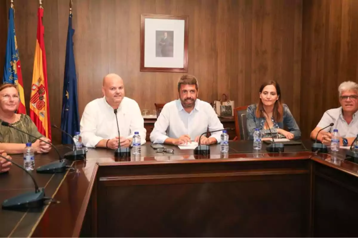 Carlos Mazón durante la reunión para la reforma integral de la Estación Depuradora de Teulada