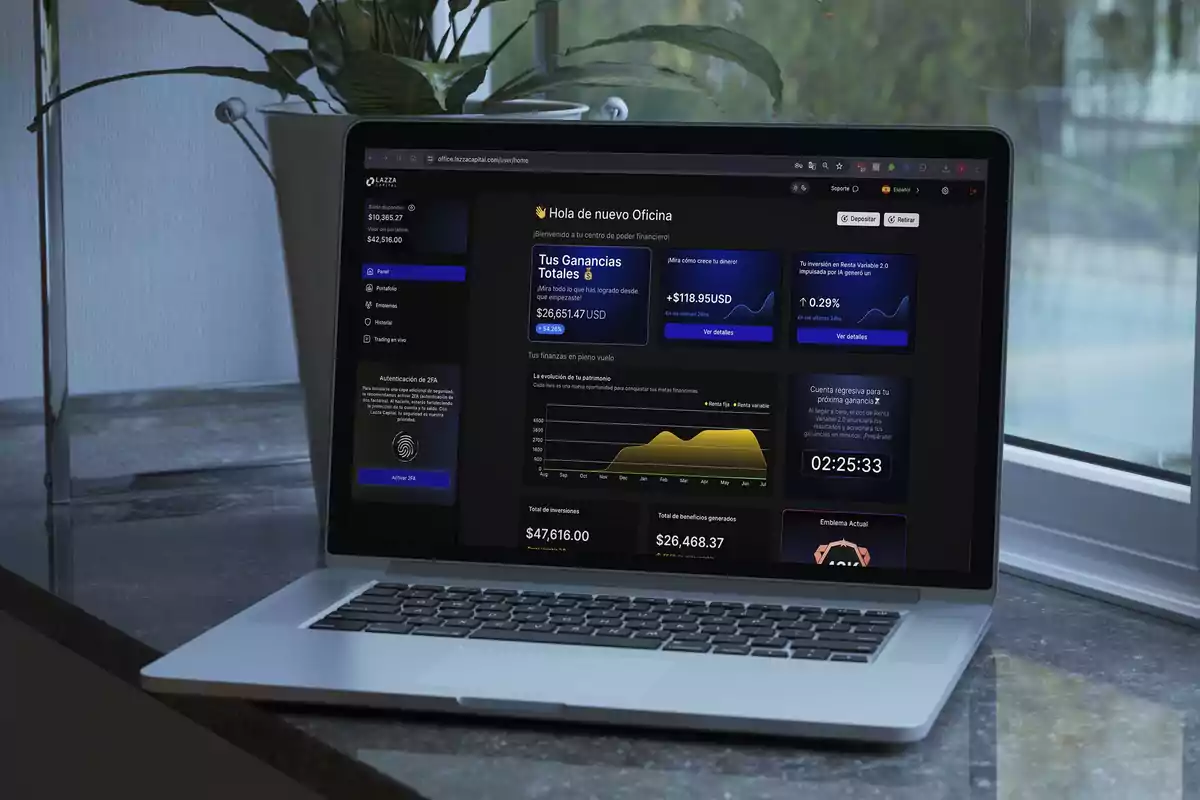 Una computadora portátil abierta en una mesa junto a una ventana, mostrando una interfaz de usuario de una plataforma financiera con gráficos y estadísticas.