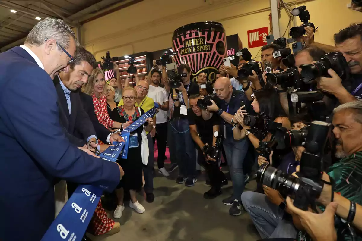 Toni Perez, presidente de la Diputación de Alicante, en la inauguración junto al presidente de la Generalitat Valenciana, Carlos Mazón