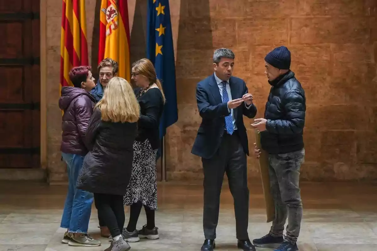 Carlos Mazón, presidente de la Generalitat Valenciana, reunido con afectados por la DANA