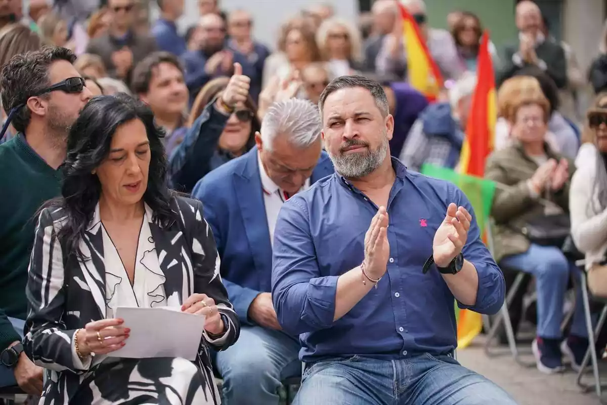 Amaia Martínez y Santiago Abascal en un acto en la Plaza del Arca