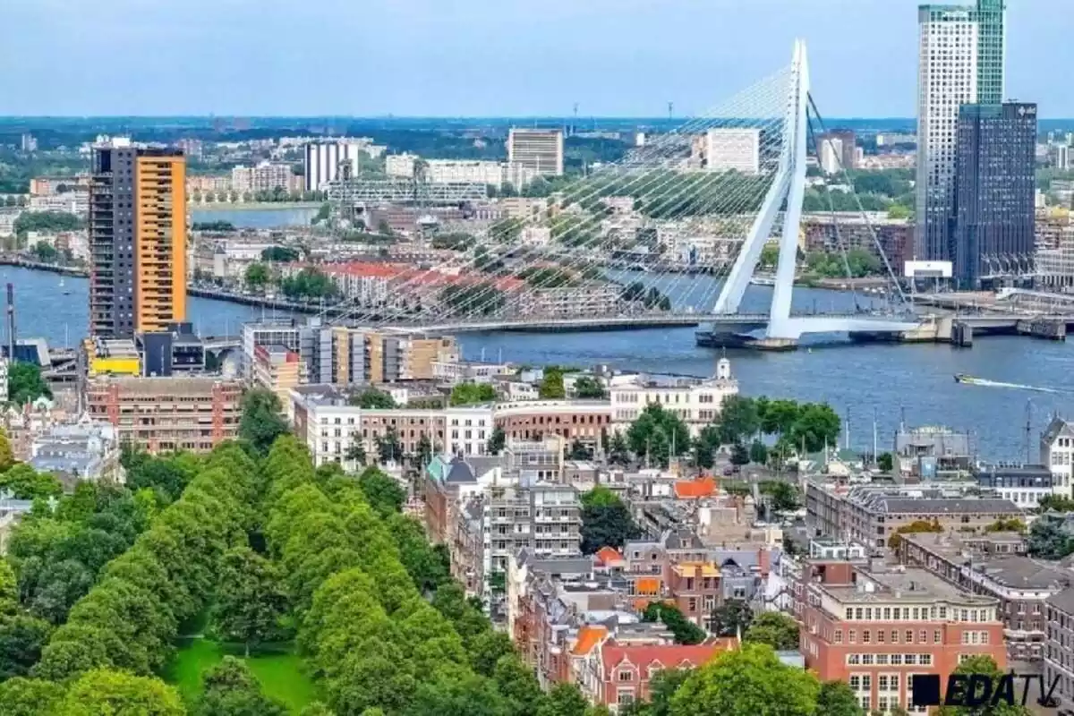 Ciudad de Ámsterdam en una vista aérea