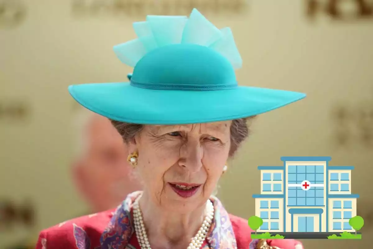 Ana del Reino Unido con sombrero azul y un ícono de hospital en la esquina inferior derecha.