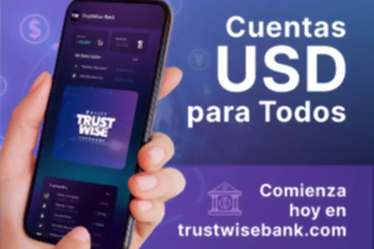 Una mano sostiene un teléfono móvil que muestra una aplicación bancaria, junto a un texto que promociona cuentas en USD para todos y un sitio web para comenzar.