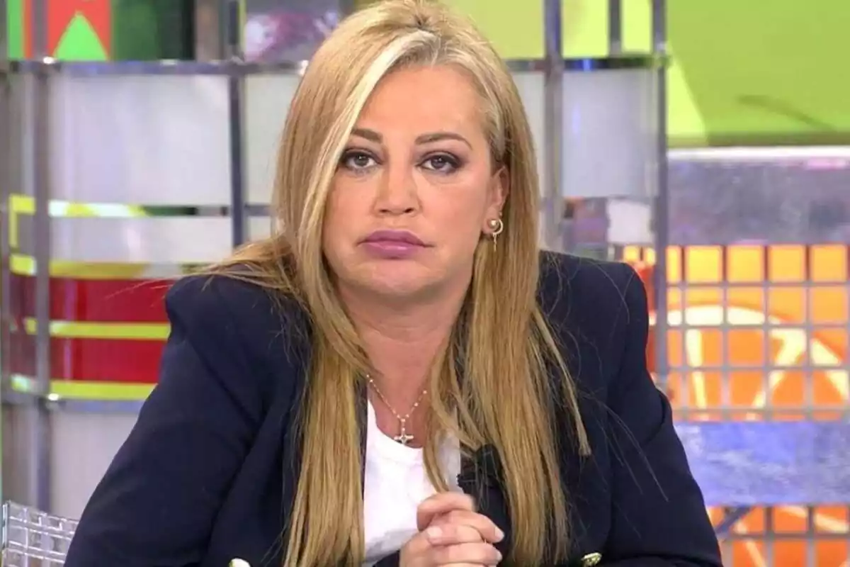 Belén Esteban con cara de enfado en el plató ‘Sálvame’