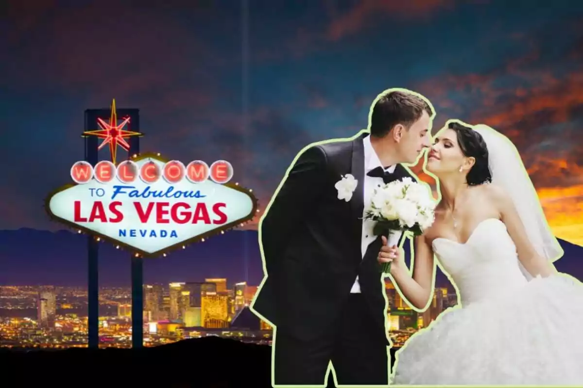 Pareja de recién casados besándose frente al letrero de "Welcome to Fabulous Las Vegas, Nevada" con la ciudad iluminada al fondo.