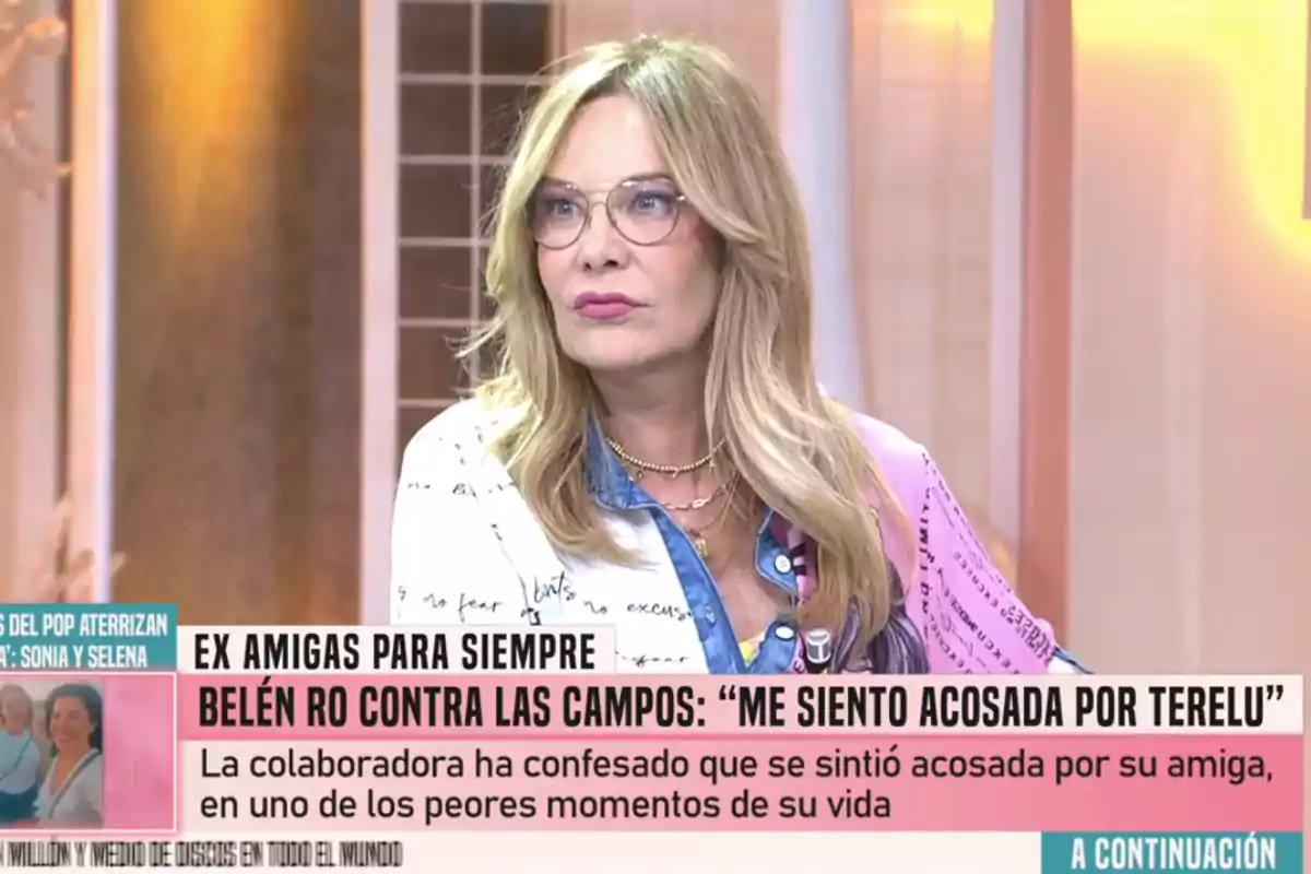 Belén Rodríguez aparece en un programa de televisión, con un texto en pantalla que menciona una situación de conflicto entre amigas. Belén Rodríguez aparece en un programa de televisión, con un texto en pantalla que menciona una situación de conflicto entre amigas.