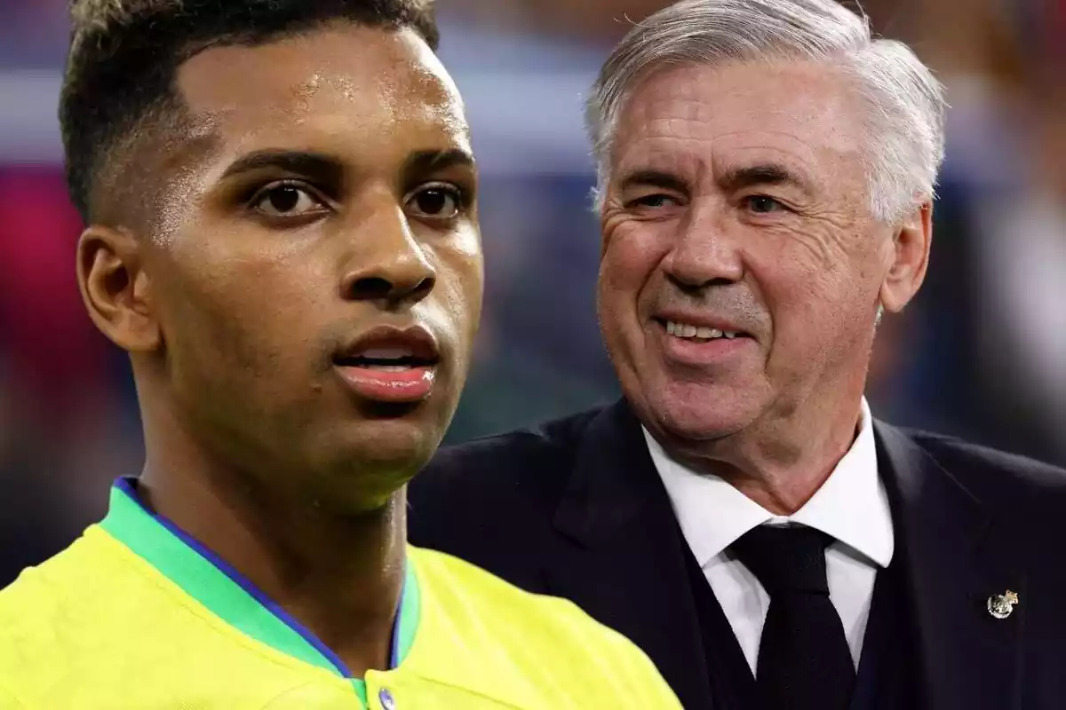 Rodrygo Goes mirando al frente junto a Carlo Ancelotti que lo mira con una sonrisa