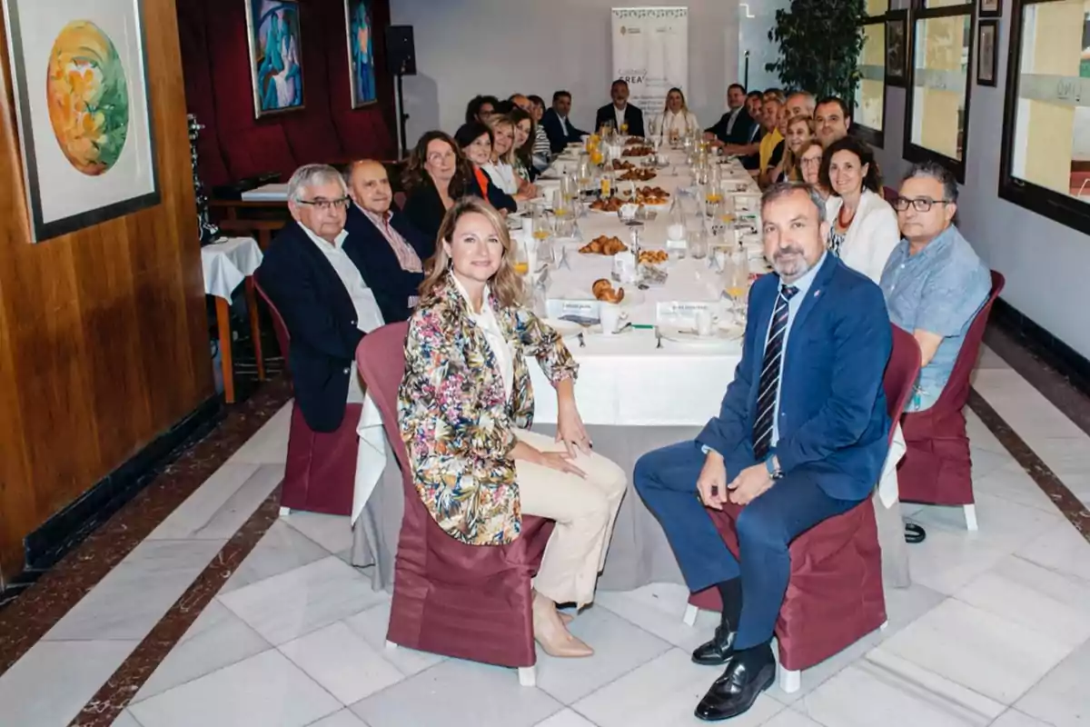 La alcaldesa, Carrasco, junto al concejal de Empleo, Redondo y empresarios de Castellón