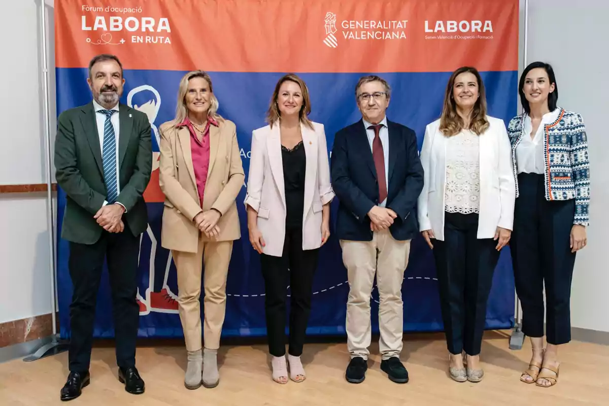 La alcaldesa de Castellón junto al conseller de Educación, Cultura, Universidades y Empleo, José Antonio Rovira, en la inauguración del Foro de Empleo ‘Labora en Ruta’