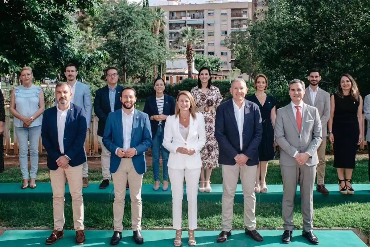 La alcaldesa de Castellón, Begoña Carrasco, junto a su equipo de gobierno