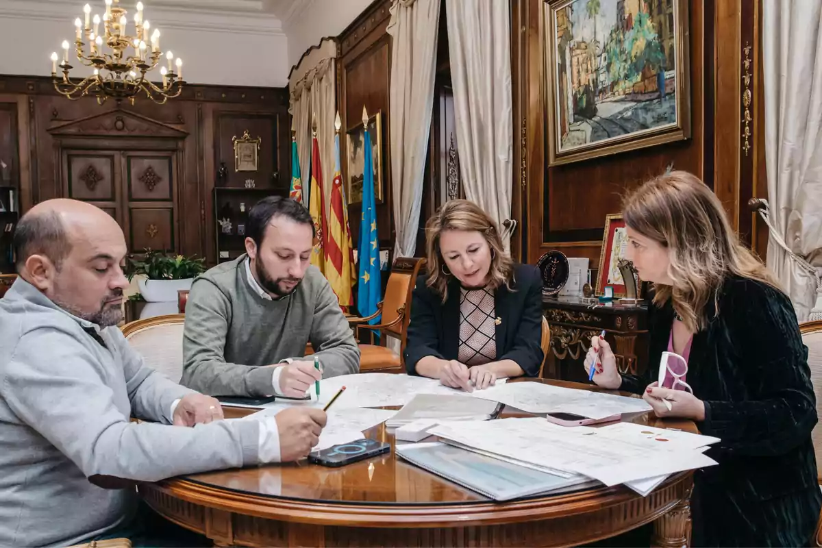 Begoña Carrasco, alcaldesa de Castellón, reunida