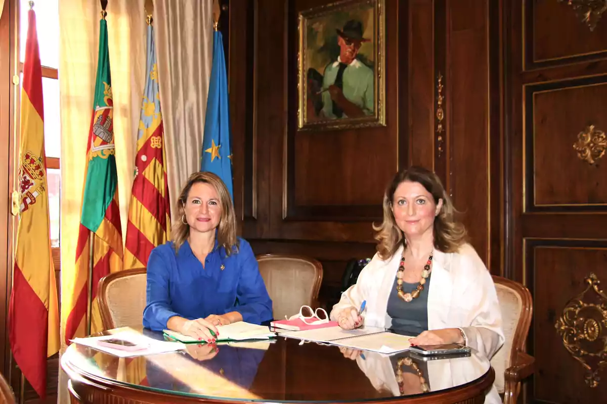 Begoña Carrasco, alcaldesa de Castellón, durante la reunión