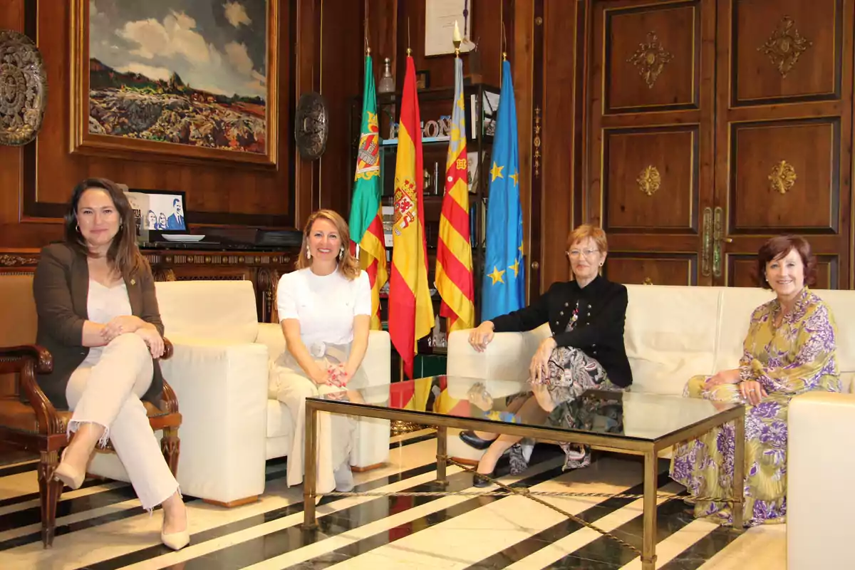 Begoña Carrasco, alcaldesa de Castellón, durante la reunión