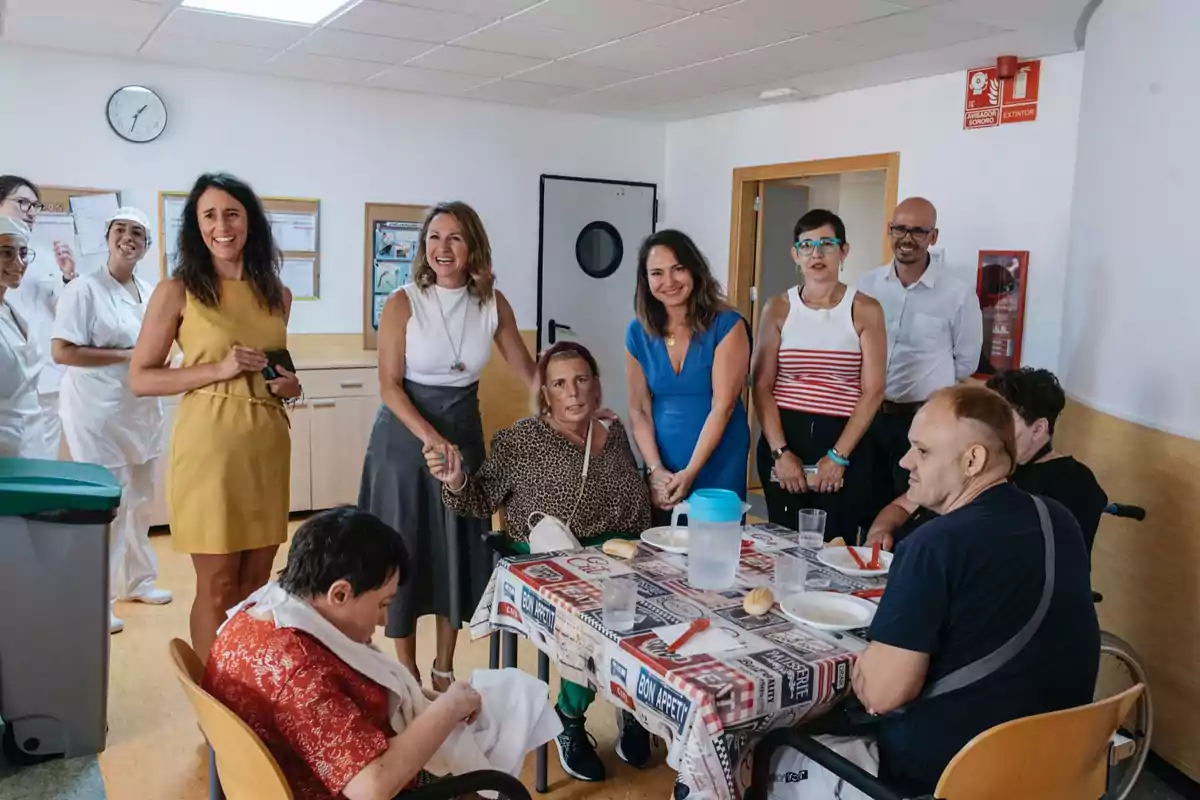 La alcaldesa de Castellón, Begoña Carrasco, en su visita al Centro Especializado de Atención a la Dependencia Gran Vía