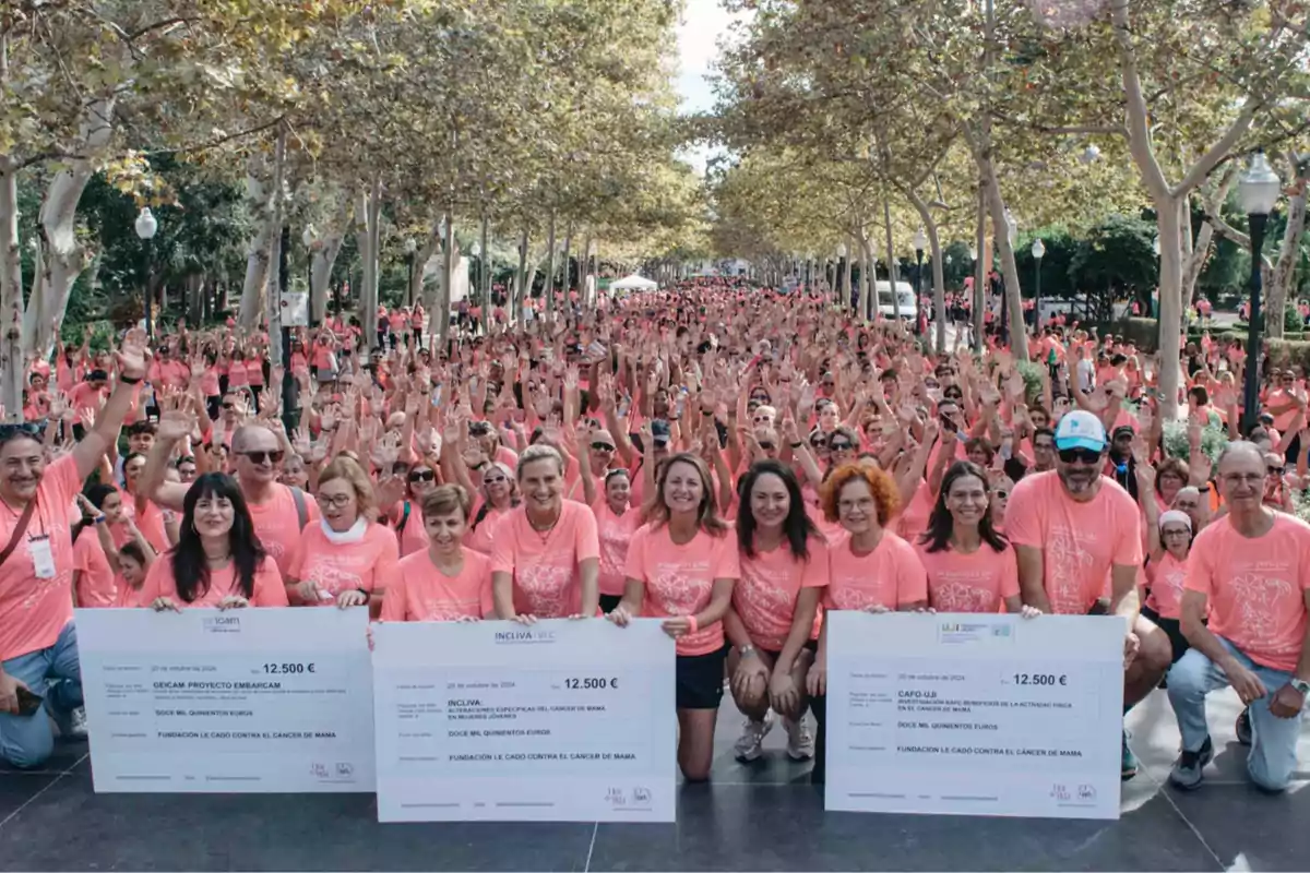 La alcaldesa de Castellón, Begoña Carrasco, ha participado esta mañana en la X marcha solidaria contra el cáncer de mama