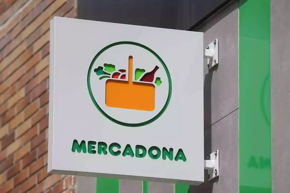 Cartel exterior de la tienda Mercadona