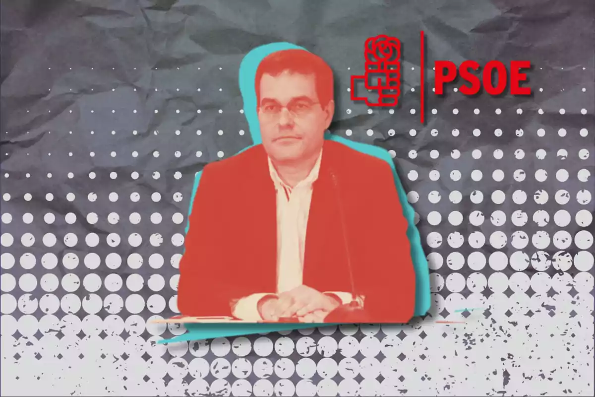 Imagen de un hombre con un filtro rojo, sentado frente a un micrófono, con el logo y las siglas del PSOE en el fondo.